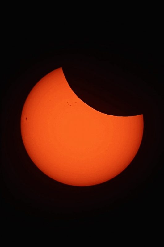 Observación pública del eclipse parcial de Sol en León.