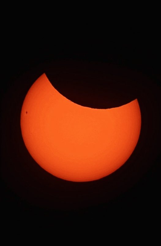 Observación pública del eclipse parcial de Sol en León.