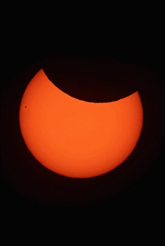 Observación pública del eclipse parcial de Sol en León.