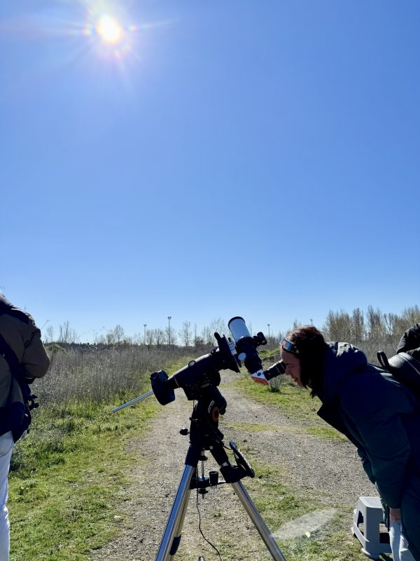 Observación pública del eclipse parcial de Sol en León.