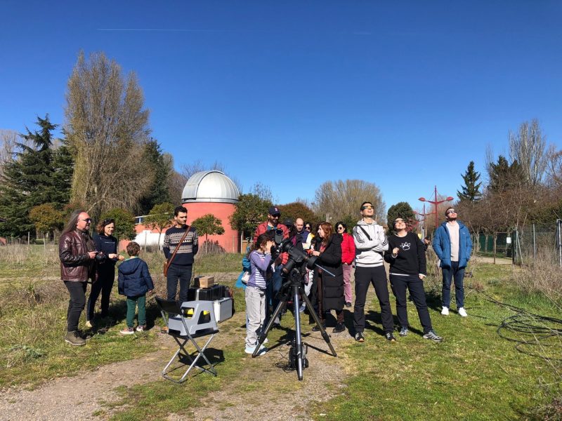 Observación pública del eclipse parcial de Sol en León.