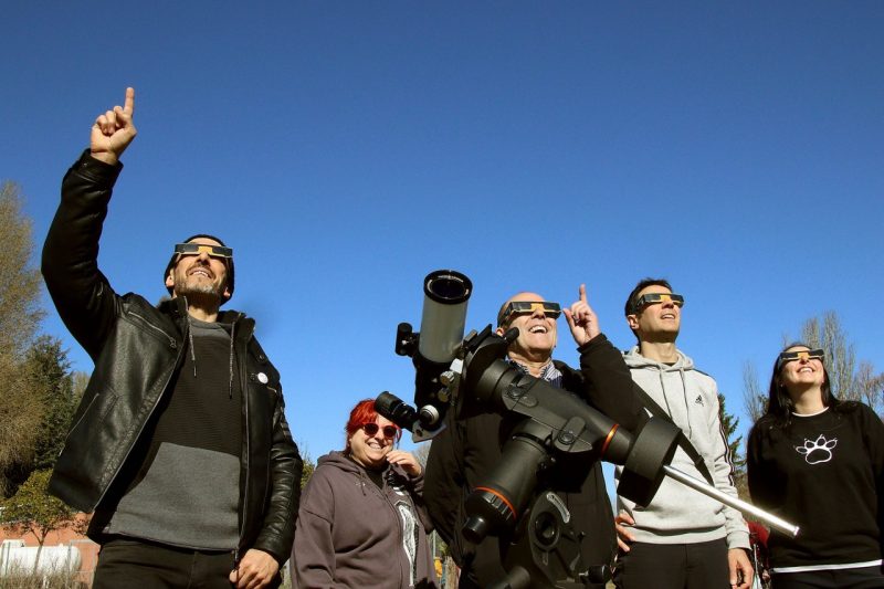 Observación pública del eclipse parcial de Sol en León.