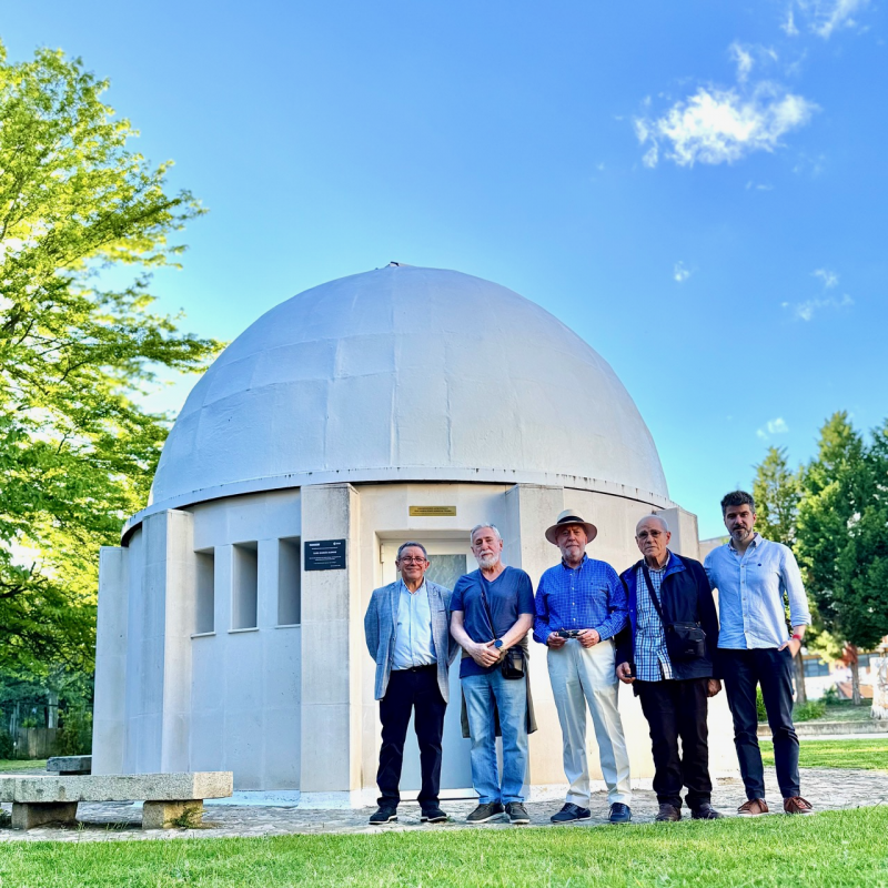 Acto de inauguración de la placa del observatorio astronomíco "José María Pérez Gómez de Tejada" en el instituto Padre Isla.