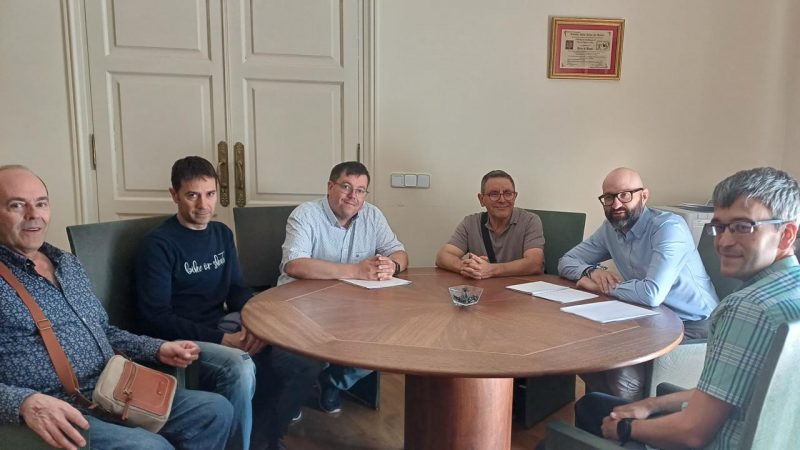 Recepción con el Subdelegado del Gobierno en León para tratar cuestiones del eclipse total de Sol de 2026