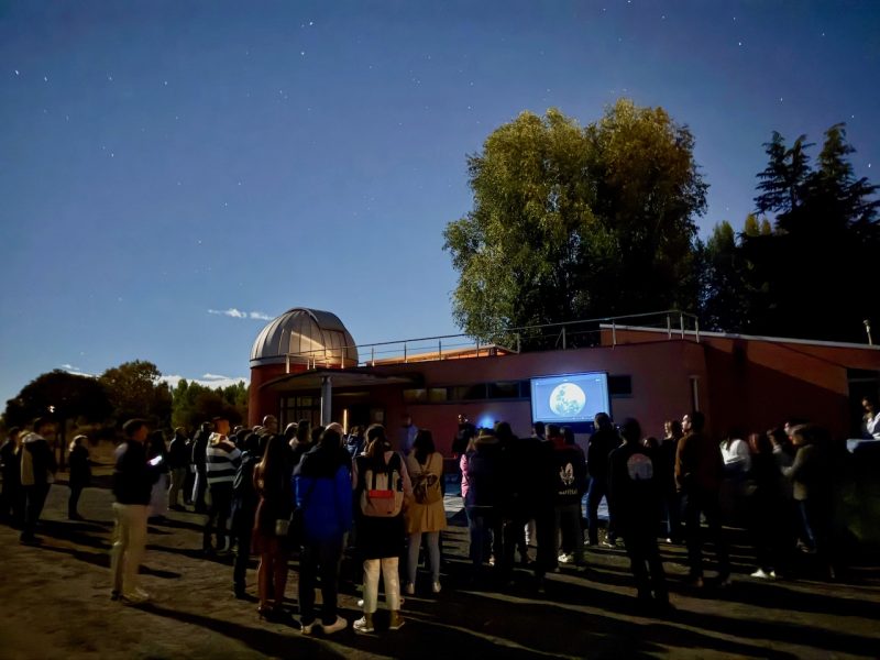Actividad del Día Internacional de Observación de la Luna el 4/10/2025